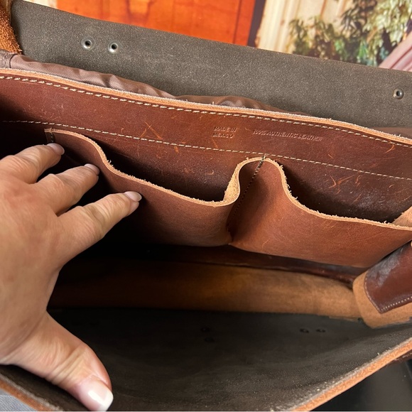 Vintage Saddleback Leather Authentic Bag, brown, will last forever. Great! - Picture 9 of 15
